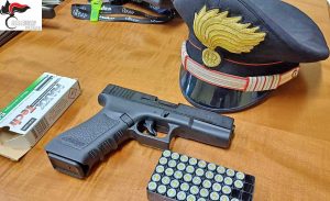 Montefiascone - Carabinieri - La pistola sequestrata