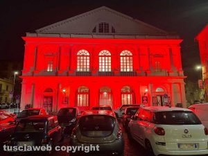 Viterbo - Il teatro dell’Unione illuminato di rosso