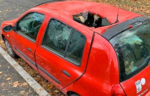 Strasburgo - Auto colpita da un presunto meteorite