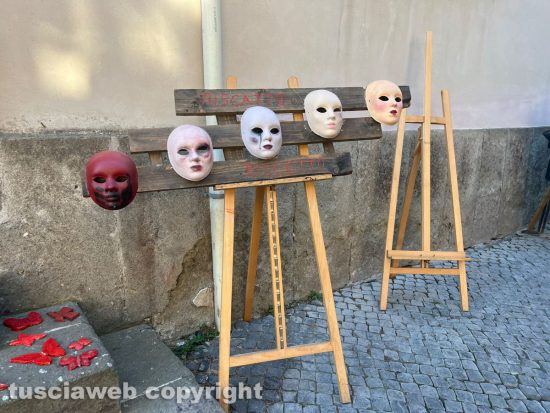 Viterbo - Iniziativa Scarpette rosse in ceramica