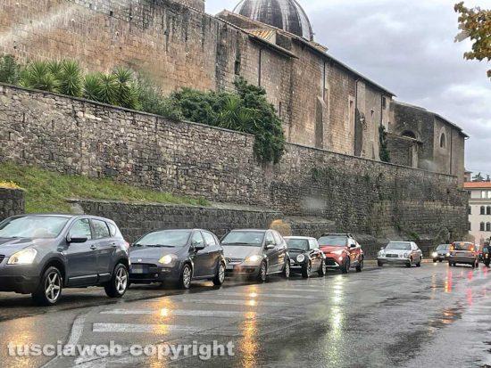 Viterbo - Traffico in tilt in viale Raniero Capocci