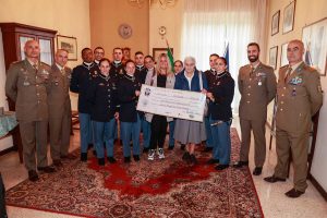 Viterbo - Una rappresentanza del XXV corso con le responsabili della casa famiglia