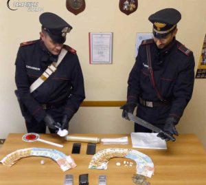 Valentano - Carabinieri - Droga e soldi sequestrati