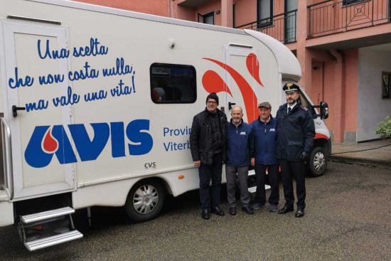Montefiascone - L'autoemoteca dell'Avis nel piazzale della caserma