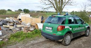 Acquapendente - I rifiuti rinvenuti dai carabinieri forestali