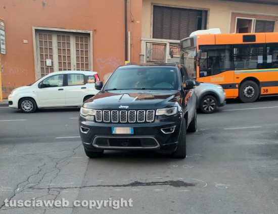 Viterbo - Auto investe una ragazzina in via Sabotino