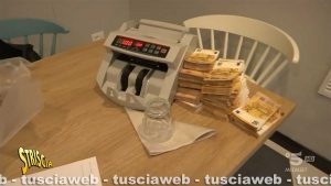 Striscia la notizia - Truffa delle monete d'oro pagate in contanti