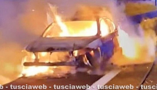 Vetralla - Auto in fiamme sulla SS 675