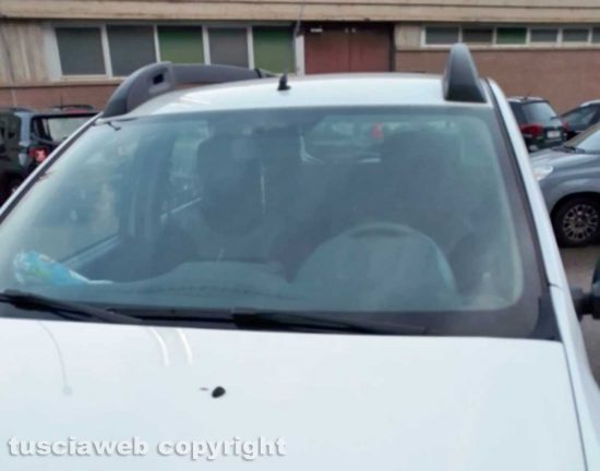 Belcolle - Auto parcheggiate nei posti disabili senza pass