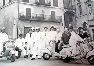 Raduno Vespaclub a Sulmona - Schigino in prima fila col casco bianco