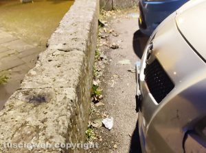 Viterbo - Piazza Dante con erbacce e sporcizia