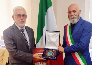 Civitavecchia - L'ambasciatore del Perù, Eduardo Martinetti, incontra il sindaco Ernesto Tedesco