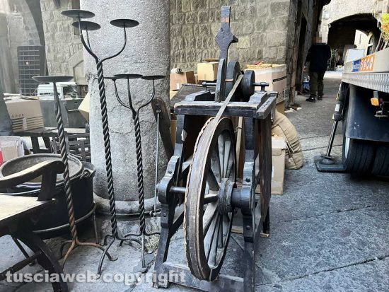 Viterbo - L'allestimento del set per il film In the hand of Dante