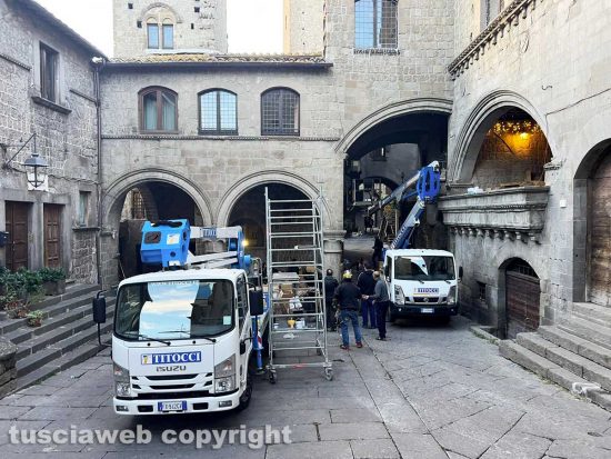 Viterbo - L'allestimento del set per il film In the hand of Dante