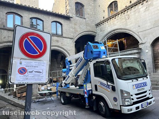 Viterbo - L'allestimento del set per il film In the hand of Dante