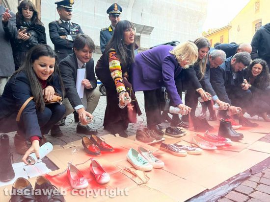 Viterbo - "L’amore non ti schiaccia”, giornata contro la violenza di genere