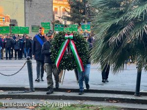 Viterbo - Sfilata degli alpini - Alzabandiera