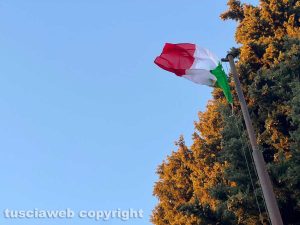 Viterbo - Sfilata degli alpini - Alzabandiera