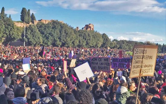 Roma - Il corteo nella giornata contro la violenza sulle donne
