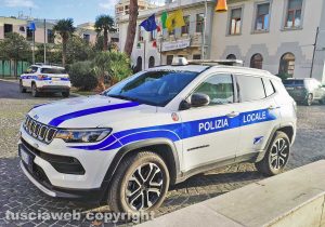 Civitavecchia - La polizia locale davanti al comune