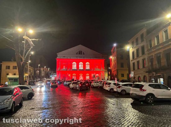 Viterbo - Il teatro dell’Unione illuminato di rosso