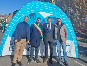 Castel Sant'Elia - la campagna "Chiusura filiali, no grazie"