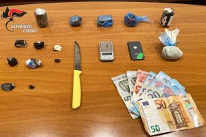 Viterbo - Il materiale sequestrato dai carabinieri