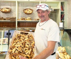 Vetralla - Al via la gara del tozzetto più grande de mondo
