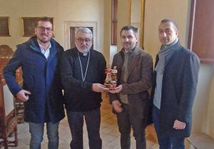 Civita Castellana - Consegna statuina presepe al vescovo Salvi