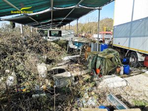 Viterbo - Deposito di rifiuti abusivi