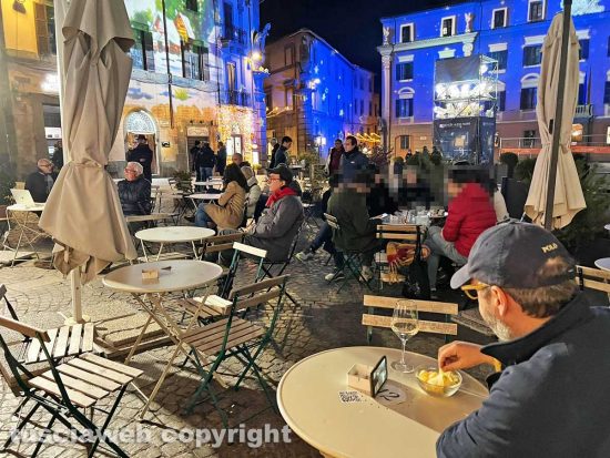 Viterbo - L'incontro della sindaca Chiara Frontini a piazza del comune
