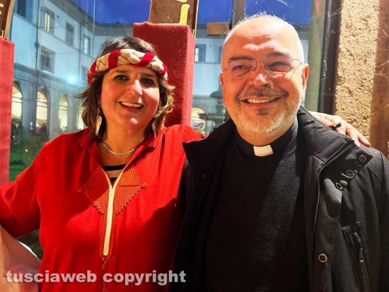 Viterbo - Irene Temperini e don Massimiliano Balsi