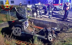Nembro - Si ribalta con l’auto, muore 18enne
