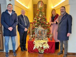 Viterbo - Consegna statuina presepe al vescovo Piazza