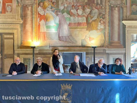 Da sinistra, don Massimiliano Balsi, Alfonso Antoniozzi, Chiara Frontini, Stefano Petrocchi, Marco D’Isanto e Sara De Angelis