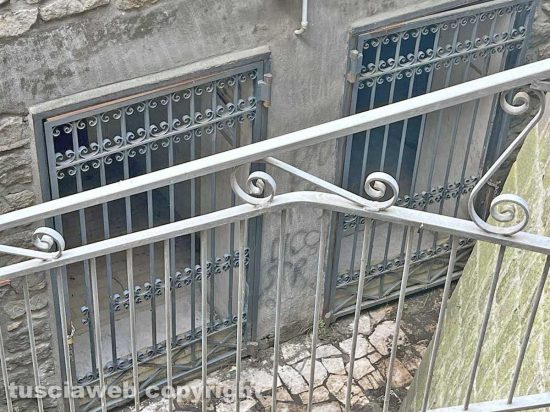 Viterbo - Ripuliti i bagni pubblici di piazza della Rocca