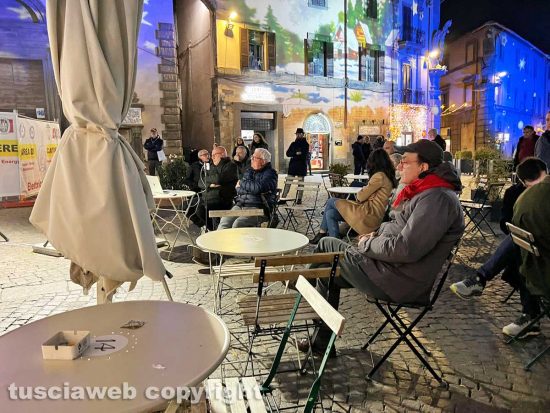 Viterbo - L'incontro della sindaca Chiara Frontini a piazza del comune