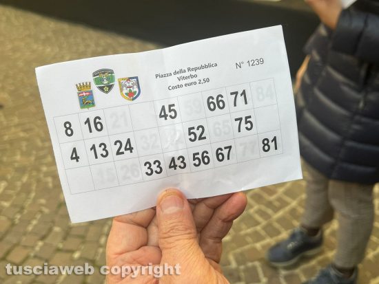 Viterbo - Tombola di Natale a piazza della Repubblica
