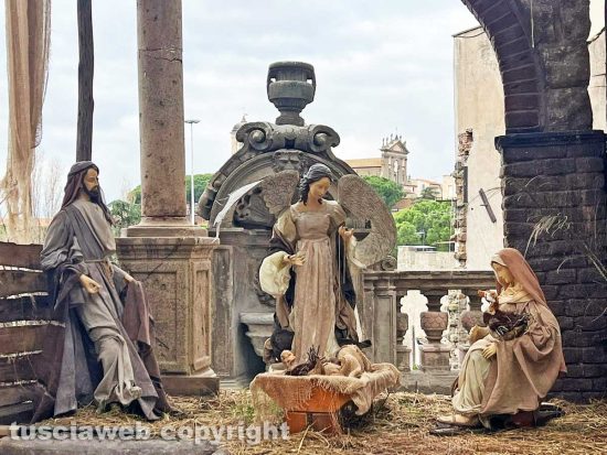 Viterbo - Il presepe del cortile di palazzo dei Priori