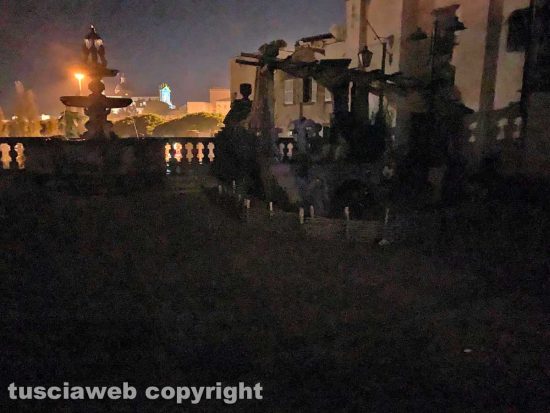 Giardino di palazzo dei Priori - Il presepio del comune al buio