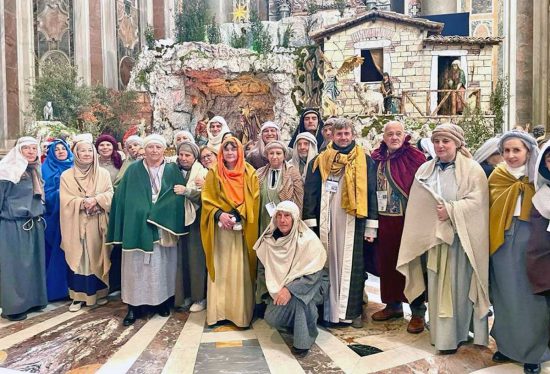 Roma - La delegazione dell'associazione "Amici del Colle" in udienza dal Papa