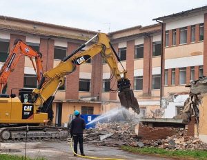 Orte - I lavori per la demolizione della scuola media Antonio Deci