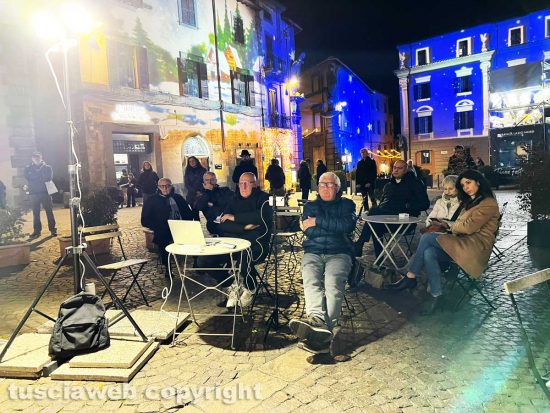Viterbo - L'incontro della sindaca Chiara Frontini a piazza del comune