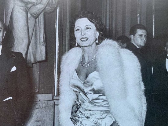 Bianca Maria Hubner al Teatro alla Scala di Milano il 7 dicembre 1953 (foto tratta dal libro La Baronessa volante)