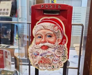 Viterbo - La cassetta per le letterina a Babbo Natale
