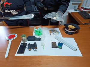 Canino - Carabinieri - La droga, il machete e il materiale sequestri