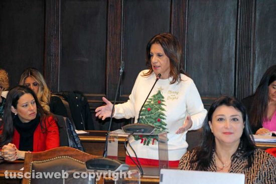 Laura Allegrini con il maglione natalizio