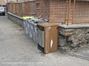 Viterbo - Rifiuti in via Vicenza