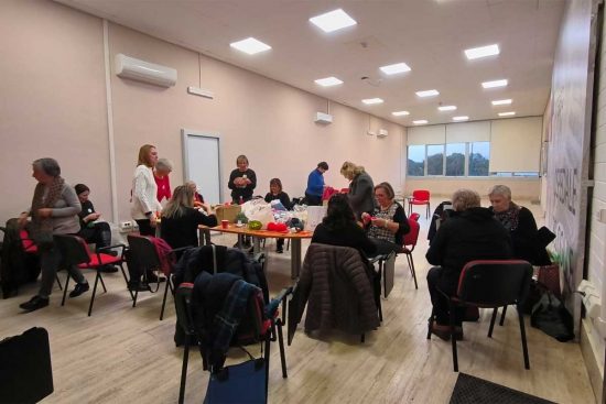 Viterbo - Il laboratorio decorativo organizzato dall'unità operativa di oncologia di Belcolle