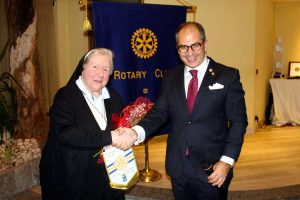 Suor Paola alla serata d'auguri Rotary 